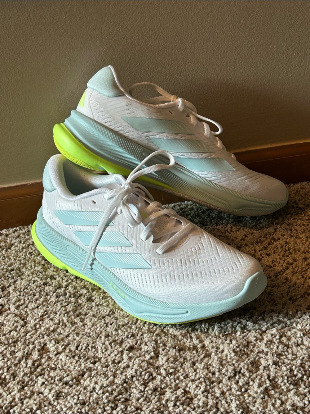 adidas Supernova Ease Women's Running Shoes white & mint size 8